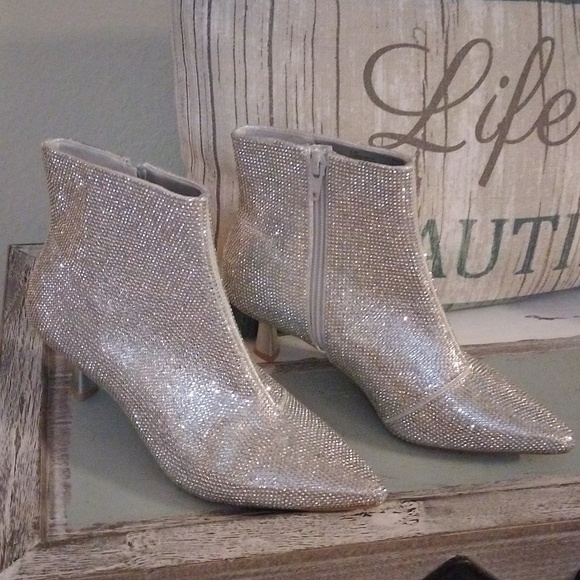Alex Marie Silver shimmer Dress Ankle Boots size 6.5 ❤️❤️New with tags 🎁 - Picture 2 of 8